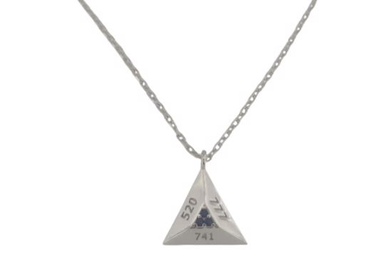 Men genel Sayı Sekanslı Piramit Kolye Gümüş-Lacivert Taşlı