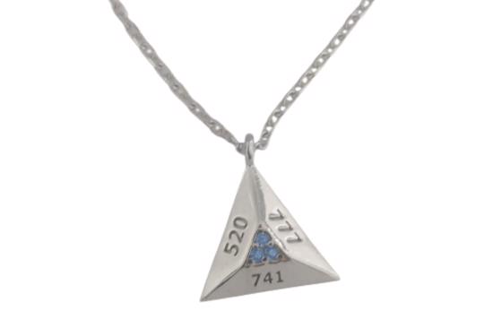 Men genel Sayı Sekanslı Piramit Kolye Gümüş-Mavi Taşlı